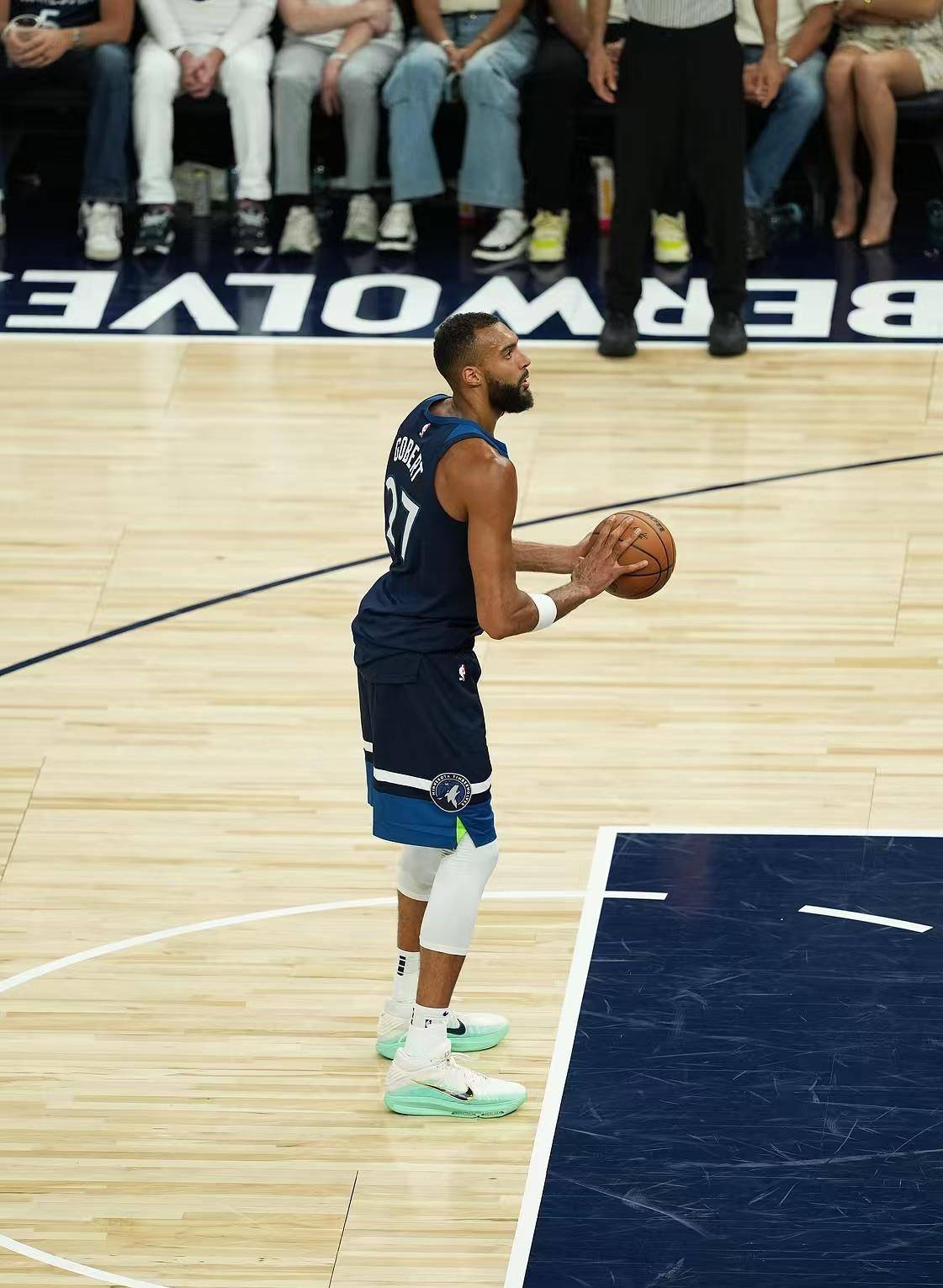 开云体育官网-关键时刻明尼苏达森林狼备战意甲,单刀错失细节曝光,目标明确,轮换策略成焦点(第3集|苏联女狙击手生猛狙杀德军)