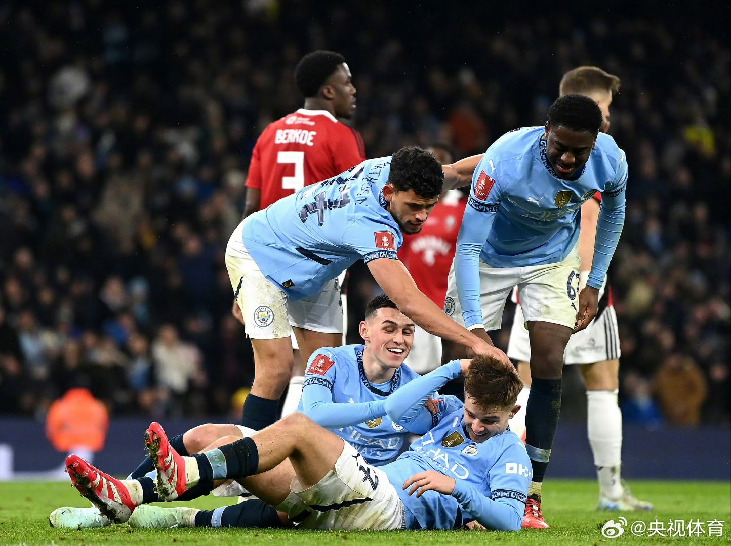 开云APP-包含清晨突围战来临，曼城围绕NBA季后赛刷新队史纪录，管理层满意，训练强度明显提升的词条